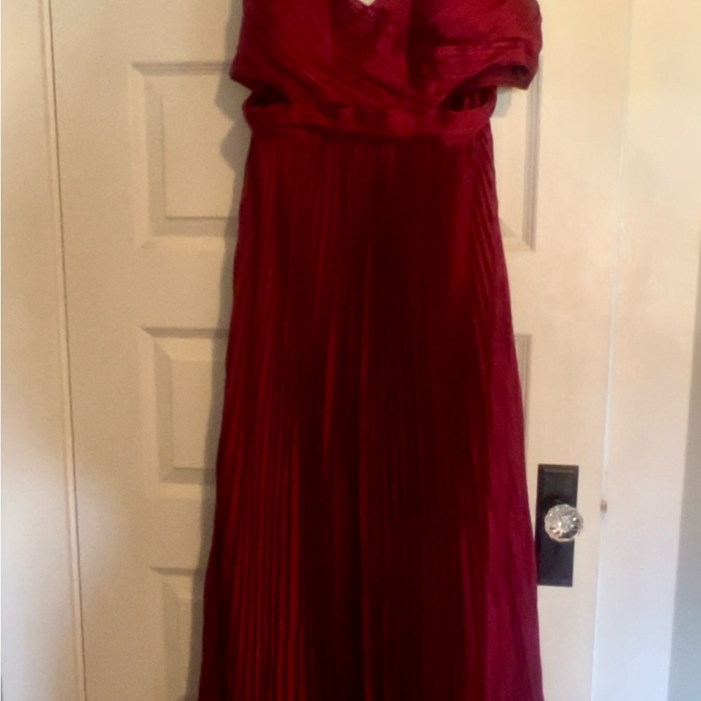 NWT Lulu’s-Pleated Cutout Maxi Dress-Got the Glam-Wine Red - Picture 5 of 8